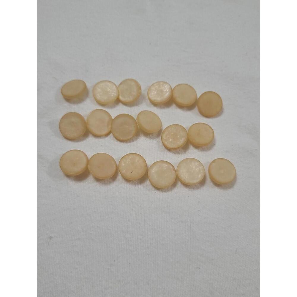 BUTTONS Satiny Cream Shank Back 18 5/8"‎ GUC